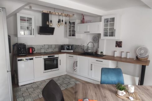 1 - Séjour AA vue cuisine AA