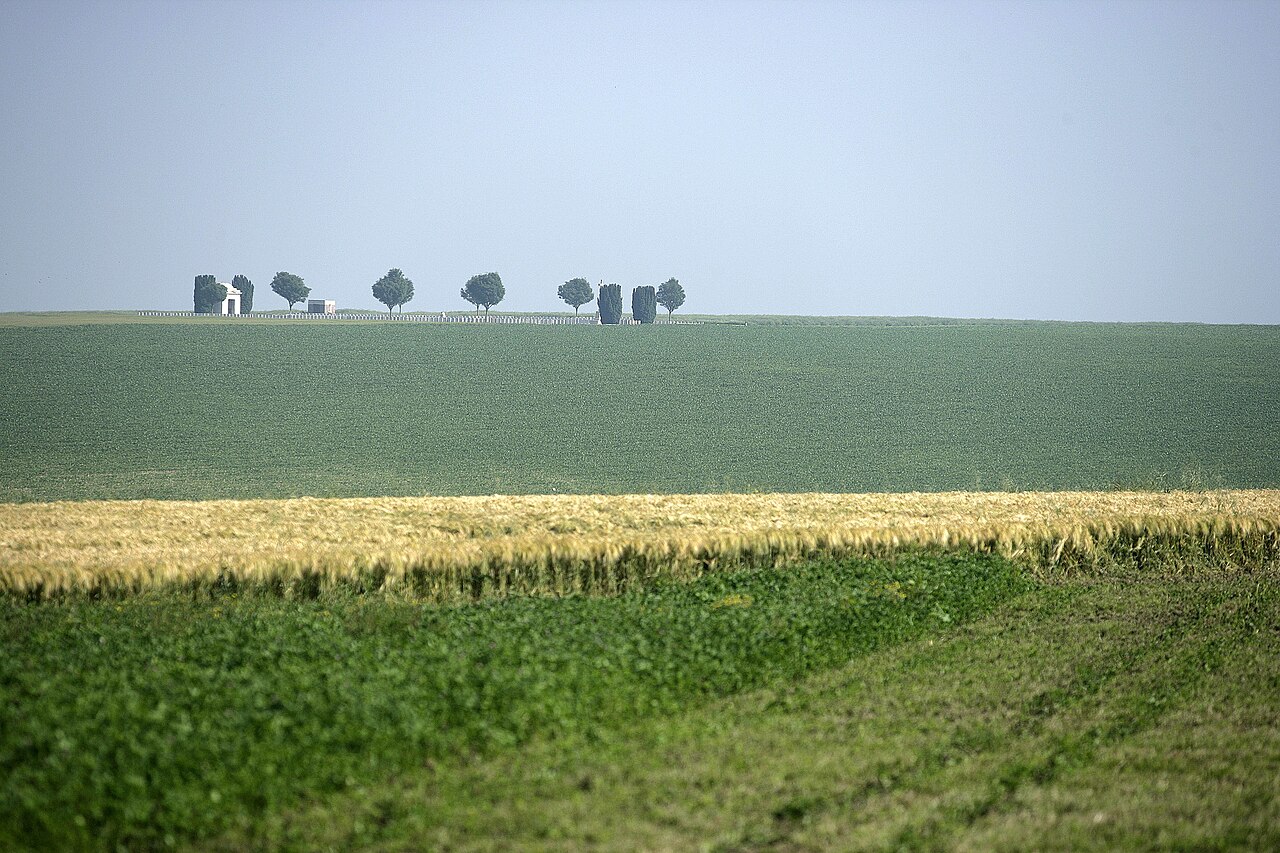 Actualité immobilier France — The Commonwealth Cemetery at The Somme, viewed from across the French countryside. MOD 45146373