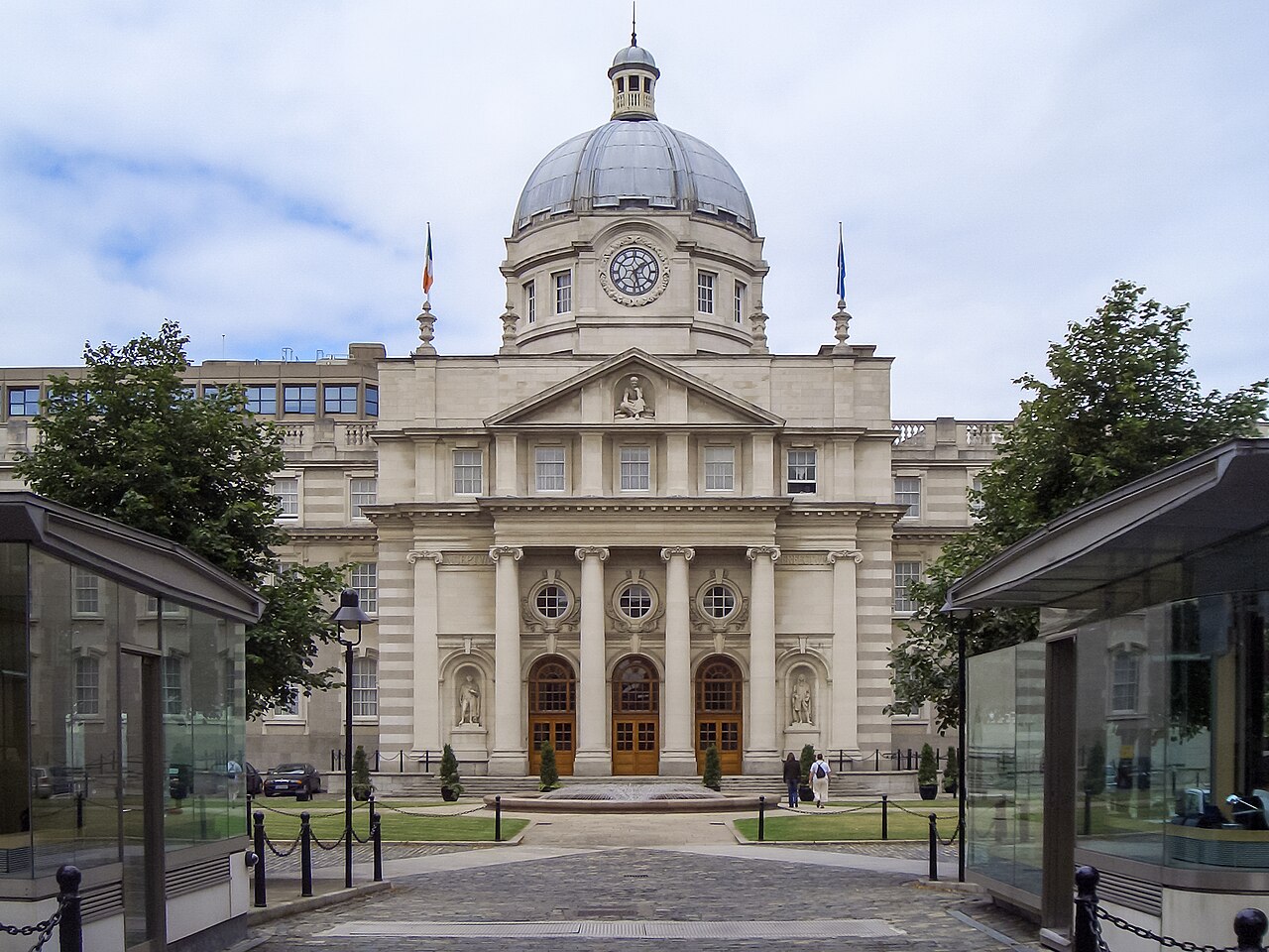 L’État français gère un vaste patrimoine immobilier