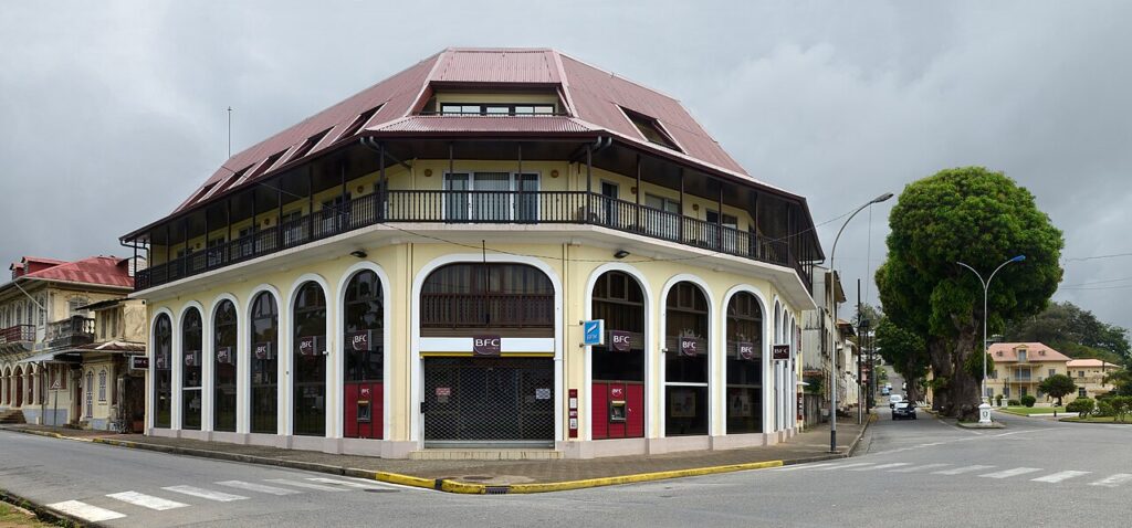 crédit immobilier — Cayenne Banque française commerciale place des palmistes 2013