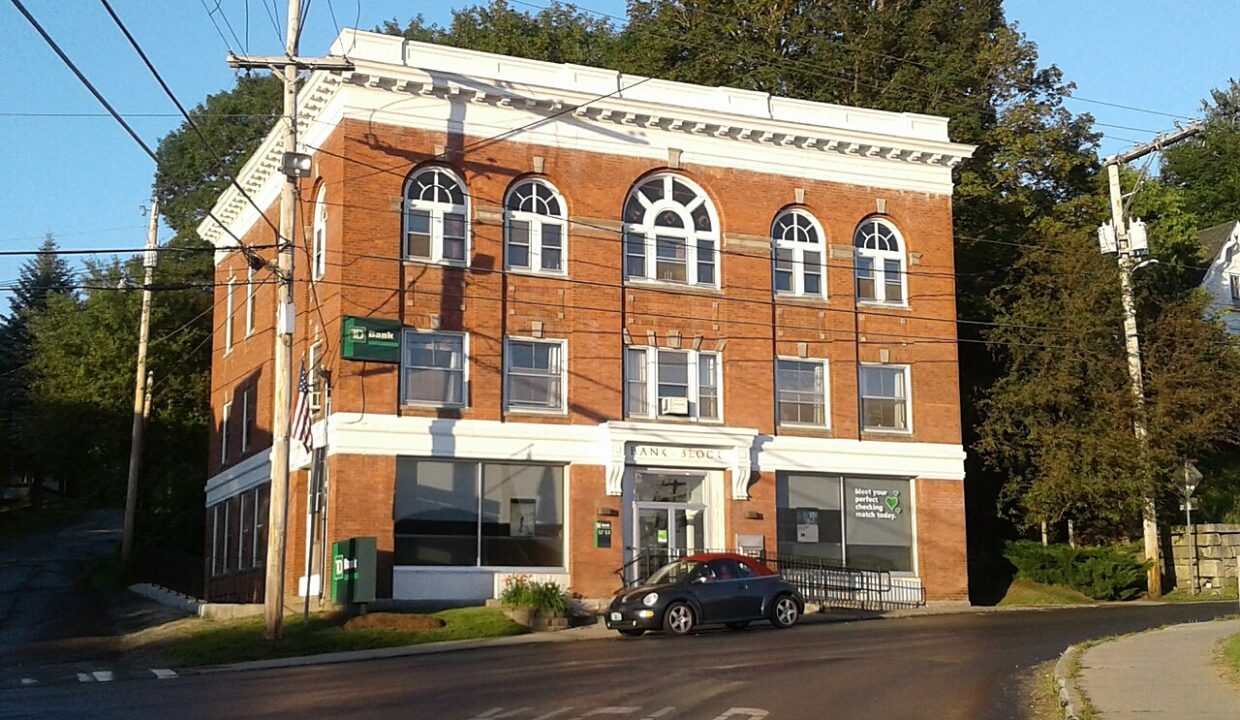 decouvert bancaire — Bank Block building VT Rte 5 downtown Barton VT July 2017