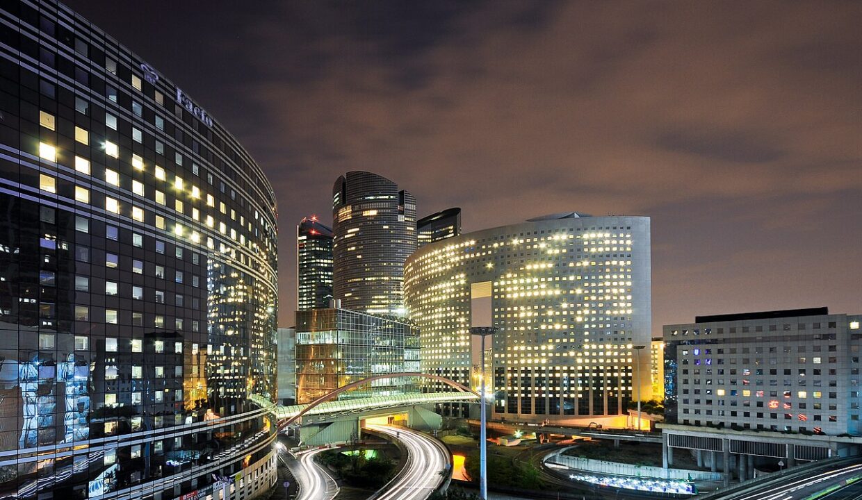 marche immobilier — La Défense de nuit, Paris, France 2