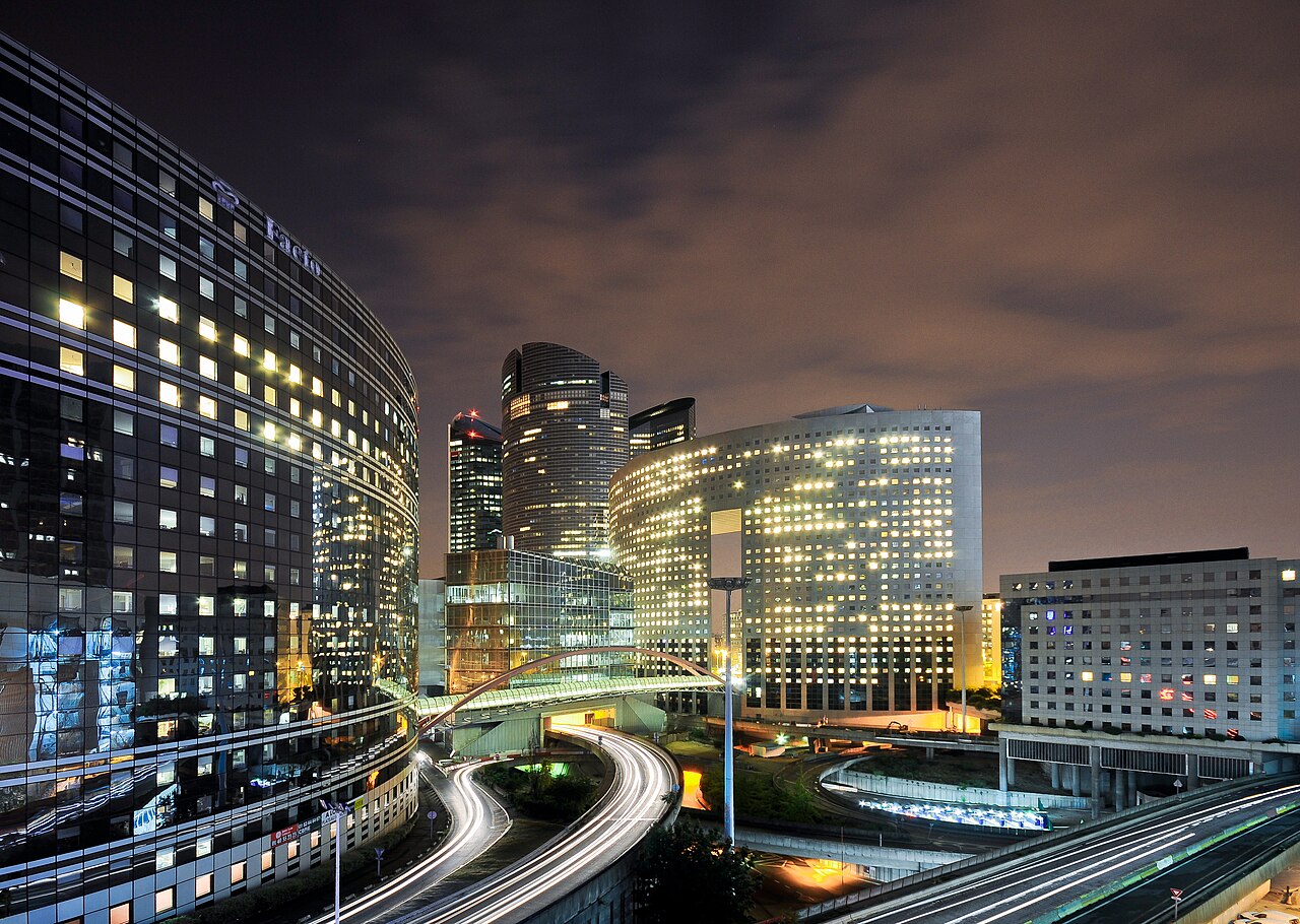 marche immobilier — La Défense de nuit, Paris, France 2