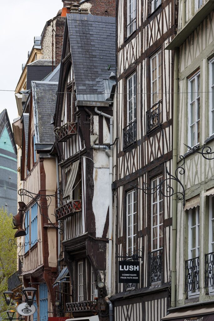 marches immobiliers — Rouen France Timber-framed-houses-01