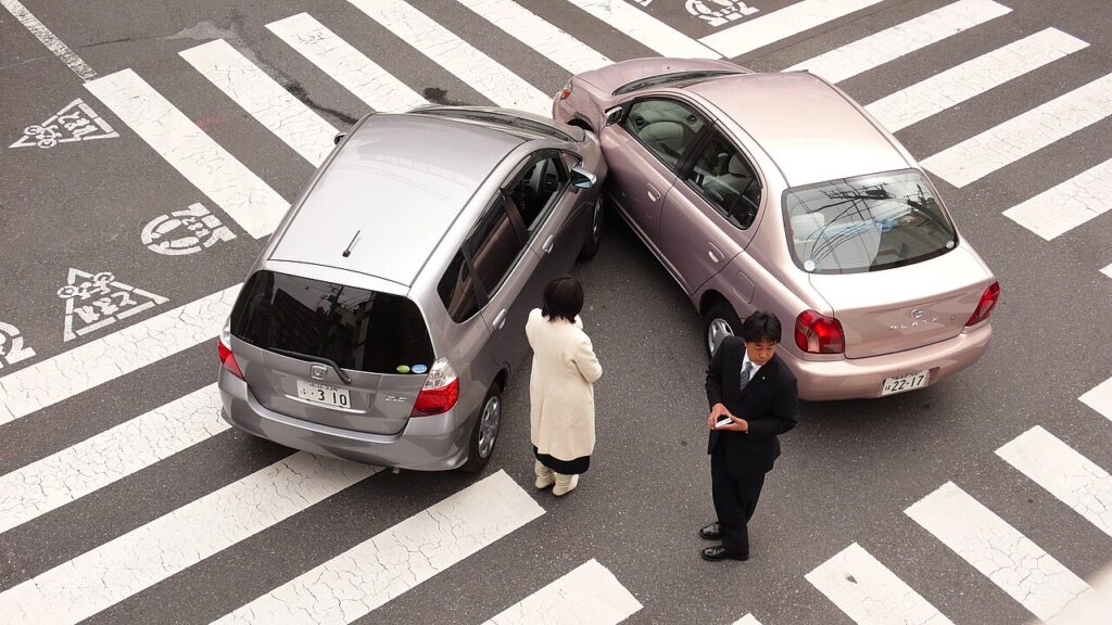 reduire la mortalite routiere — Japanese car accident