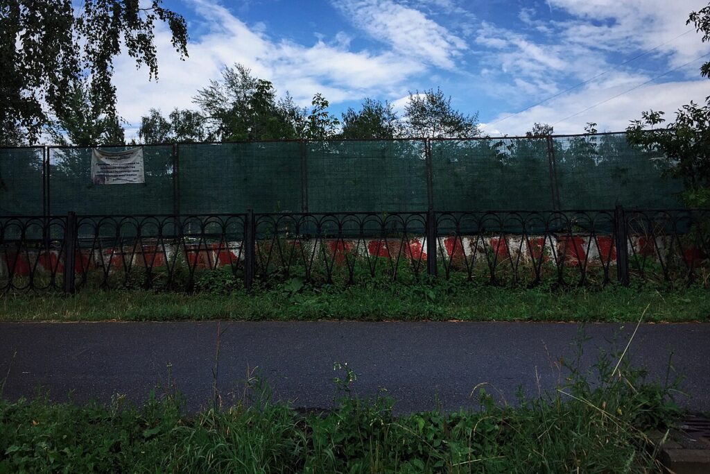 toucher les loyers esperes — Moscow, Proezd Nansena, abandoned construction site (31387232472)